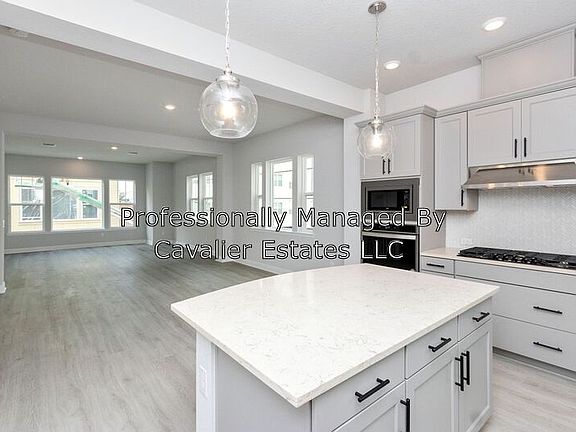 3rd image of 823 Burlington Ave N