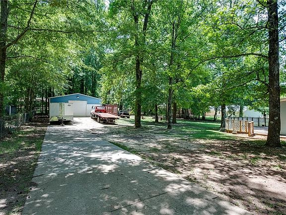 3rd image of 70 Liberty Ln