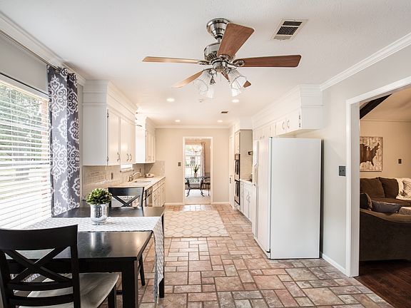 4th image of 5975 Pinkstaff Ln