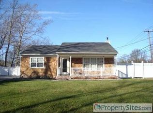 687 Hulse Landing Rd, Wading River, NY 11792