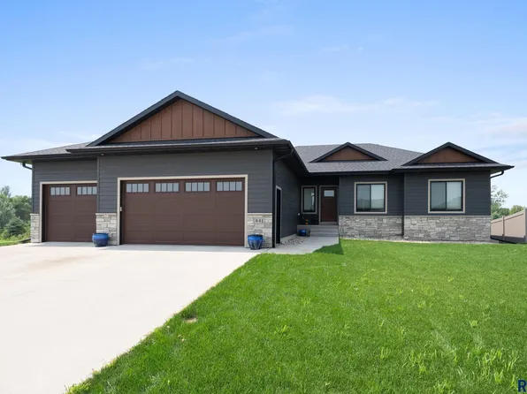 441 Blue Ox Cir, Harrisburg, SD 57032