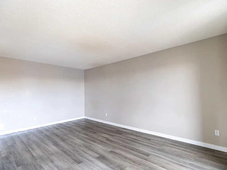 412 Huntsville Cres NW — Photo 16