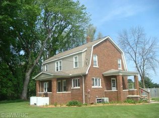 2395 W Rockey Weed Rd, Stevensville, MI 49127