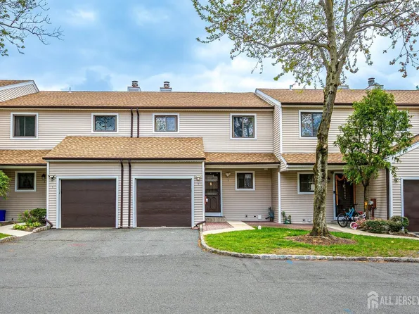 7 Lily Ct, Edison, NJ 08820