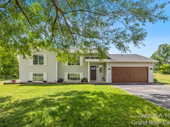 13555 Becker Ct NE, Cedar Springs, MI 49319