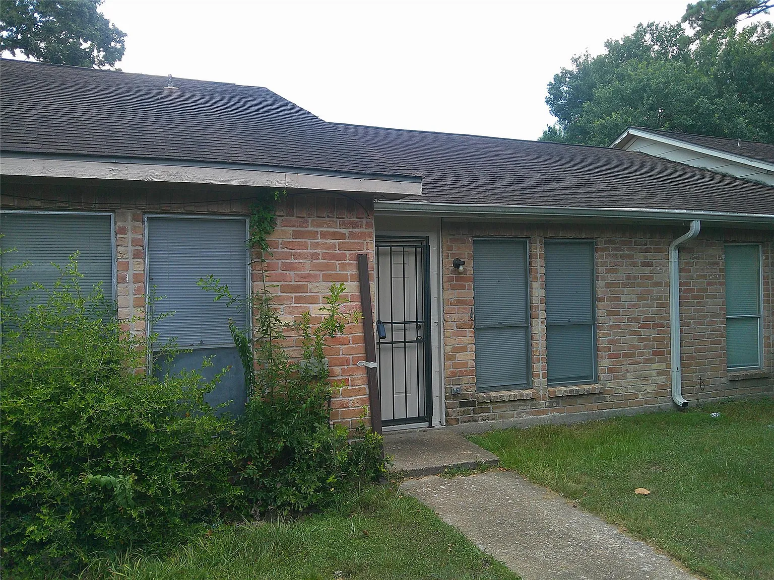 2 bed, 1.5 bath, 1056 sqft, $1,250 — Photo 2