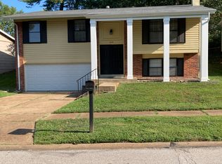 678 Walnut Point Ct, Ballwin, MO 63021