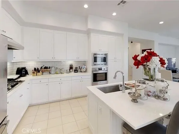 195 Follyhatch, Irvine, CA 92618