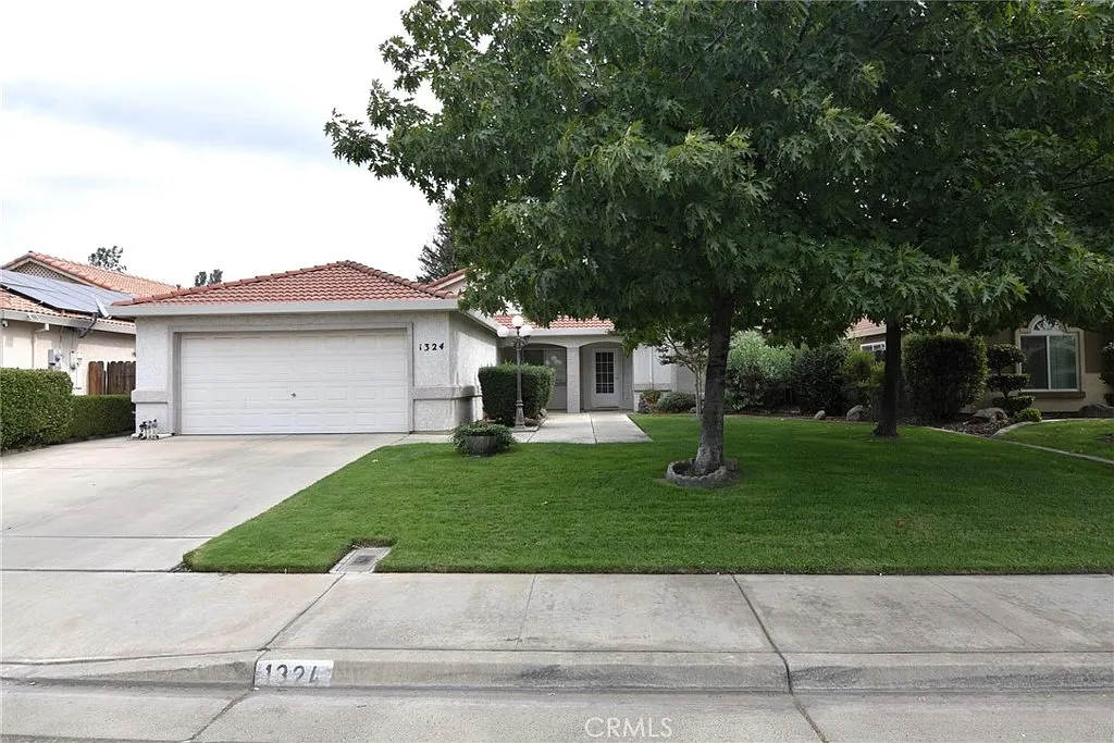 1324 Fairway Dr photo 1