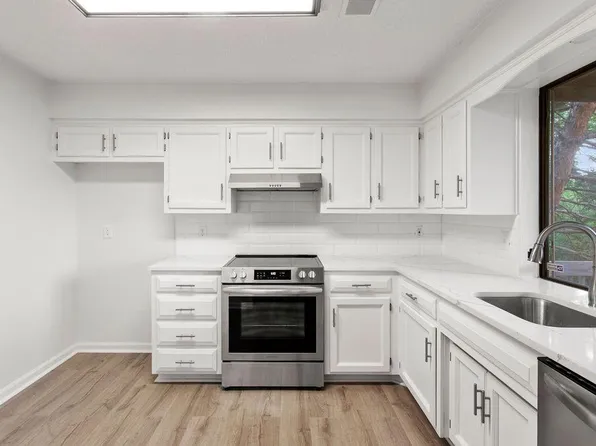 12852 W 110th Ter, Overland Park, KS 66210