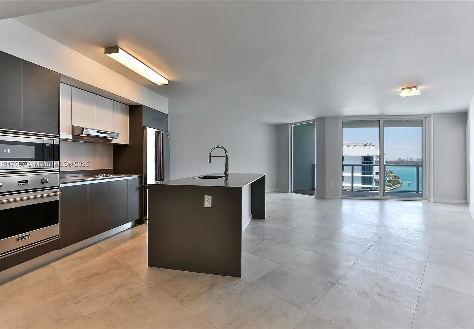 2 bed, 2.0 bath, 1142 sqft, $5,500 — Photo 2
