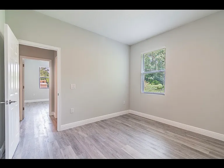 1614 E Mulberry Dr — Photo 15