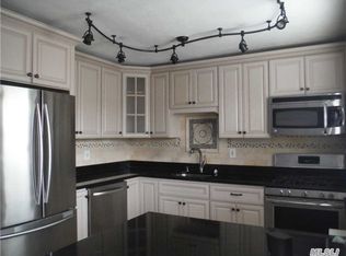 8 Terrace Cir APT 3E, Great Neck, NY 11021