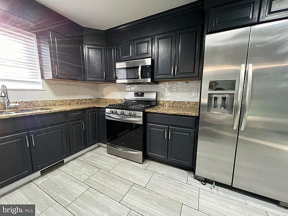 4th image of 3651 Glengyle Ave #2F