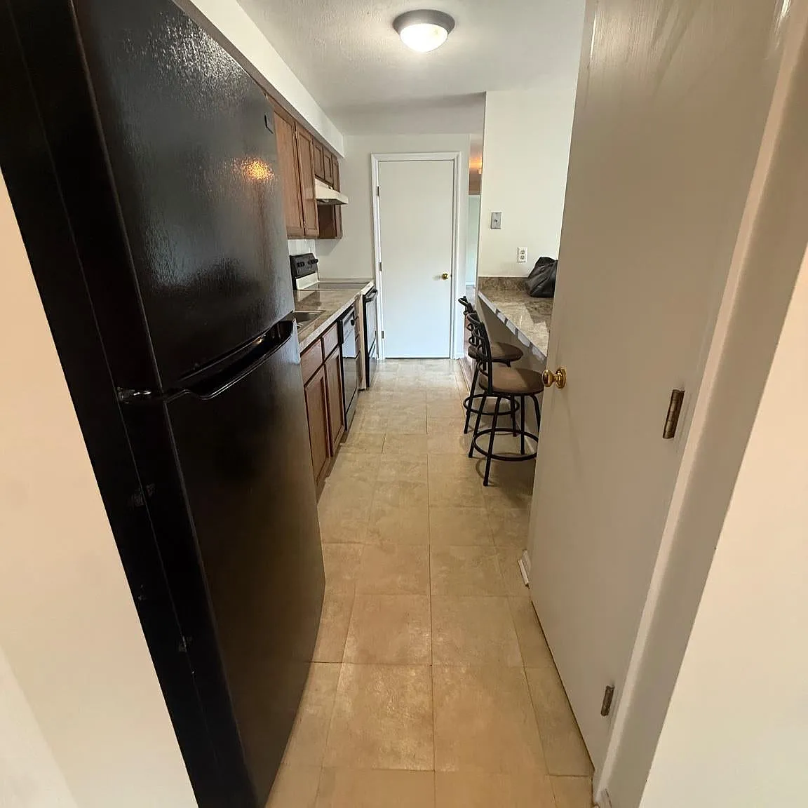 2 bed, 1011 sqft, $2,400 — Photo 4