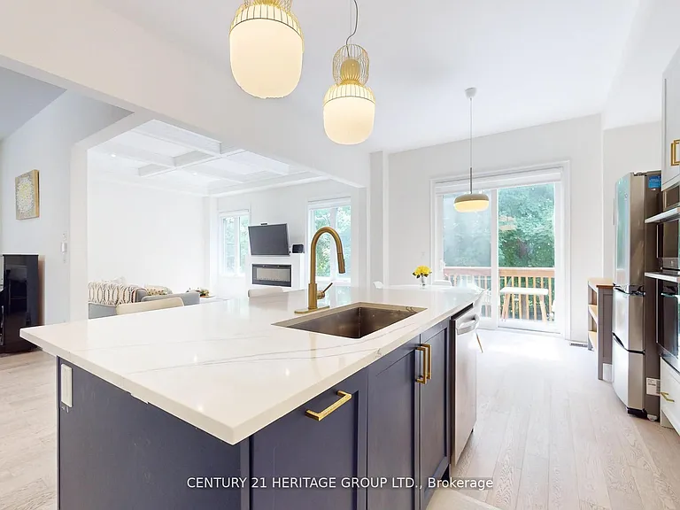 1409 Blackmore St — Photo 6