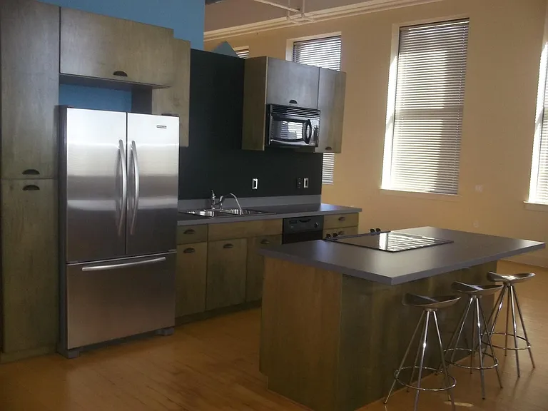 Helix Realty- The Original SOHO LOFTS — Photo 15