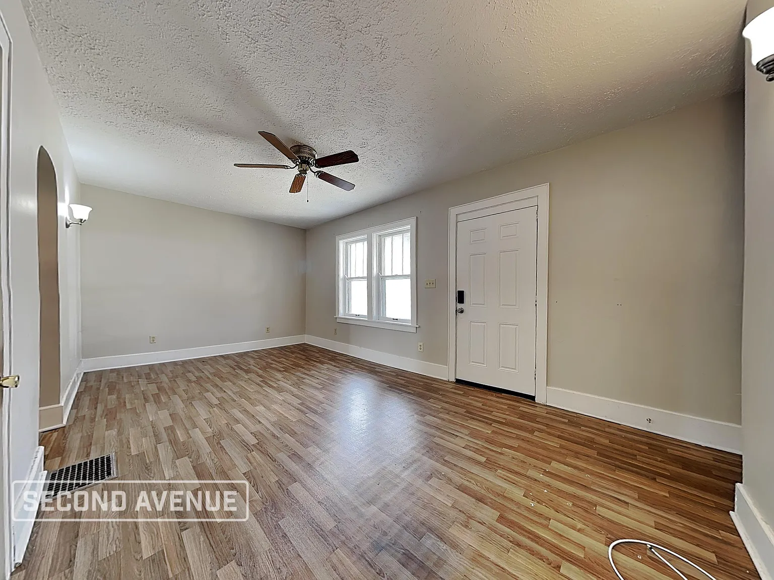 4 bed, 2.0 bath, 1845 sqft, $1,495 — Photo 2