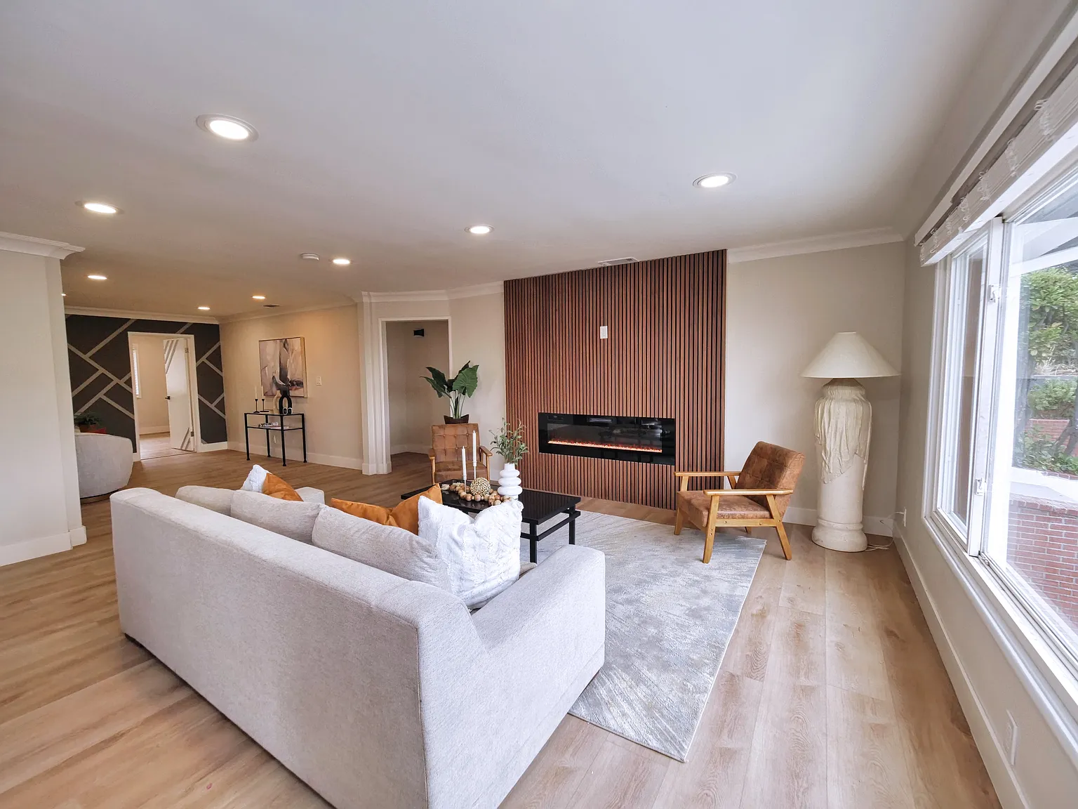 7433 Moeser Ln — Photo 3