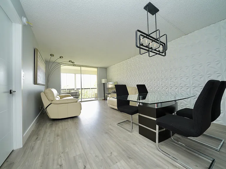 2541 Aragon Blvd #305 — Photo 5