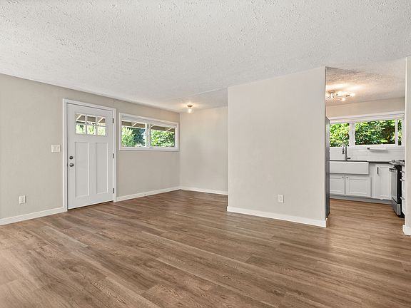 4th image of 5237 NE Alberta St
