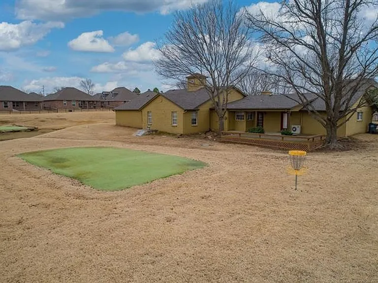10724 Masters Cir — Photo 26