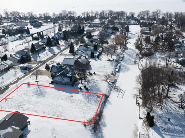 Killdeer Ln, Oshkosh, WI 54901