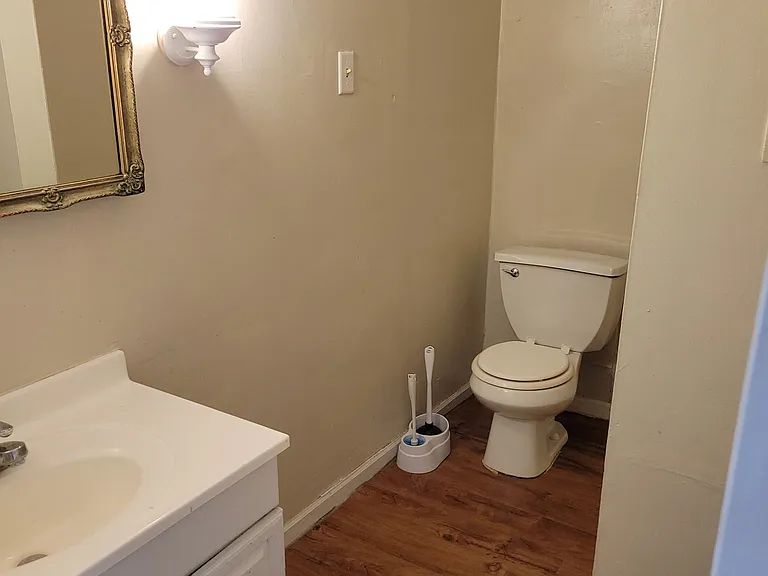 114 Main St W #A — Photo 8