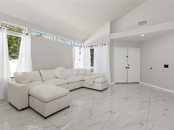 4th image of 29253 Greenbrier Pl