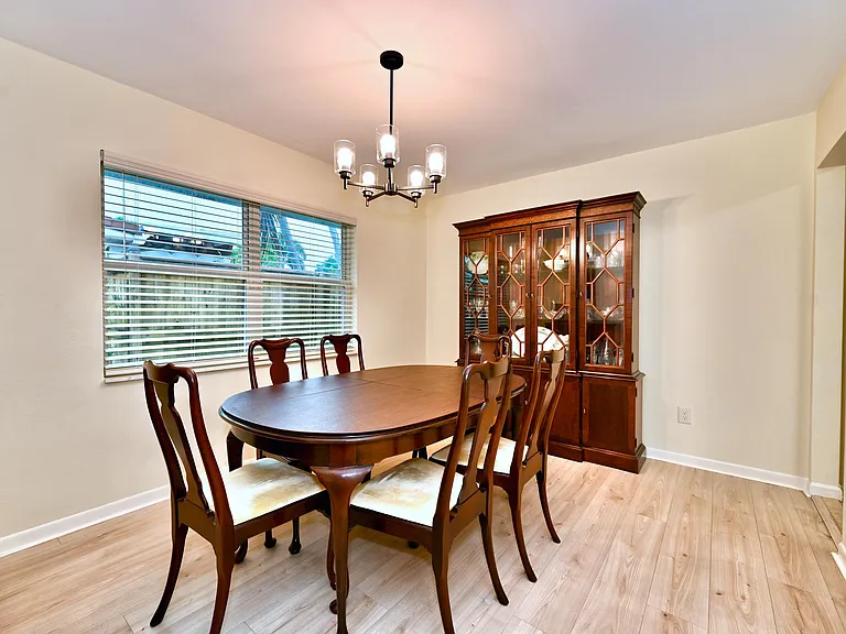 129 Alhambra Pl — Photo 10