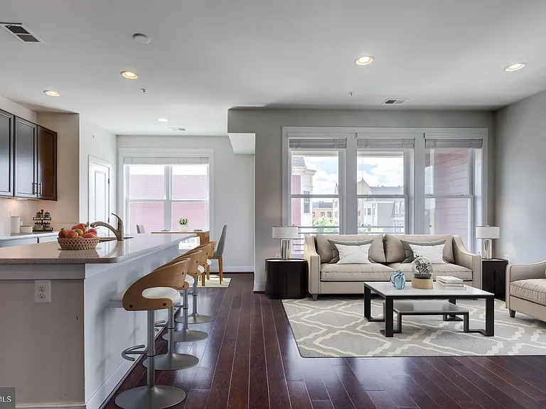 737 Diamond Ave #102 — Photo 2