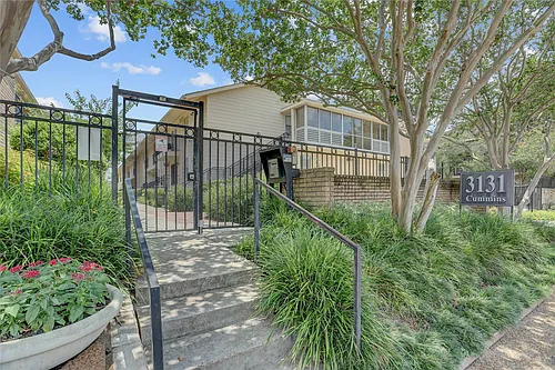 3131 Cummins St Photo 1