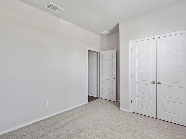 135 Chesterfield Dr — Photo 13