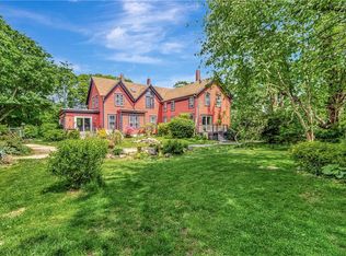 219 Nanaquaket Rd, Tiverton, RI 02878