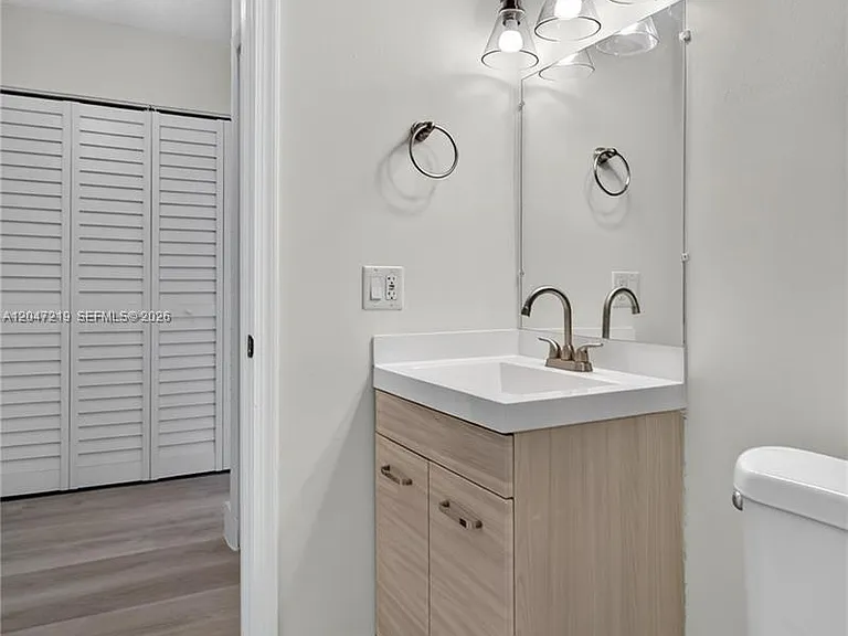 615 NE 26th St #7 — Photo 14