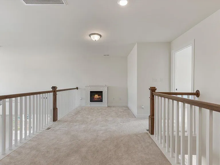 155 Bourne Dr — Photo 39