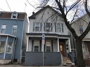 9 Rowland St, Newark, NJ 07104