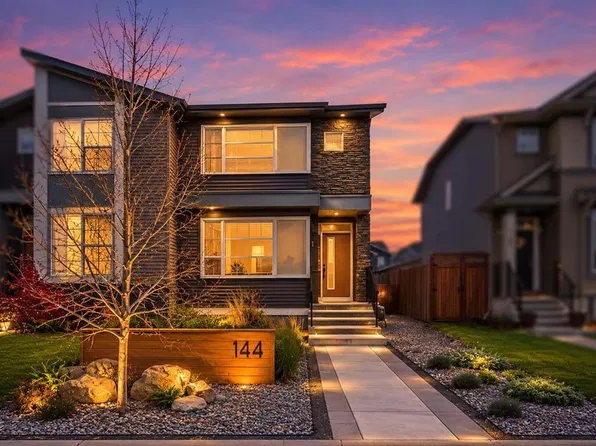 144 W Dawson Dr, Chestermere, AB T1X 1Z8
