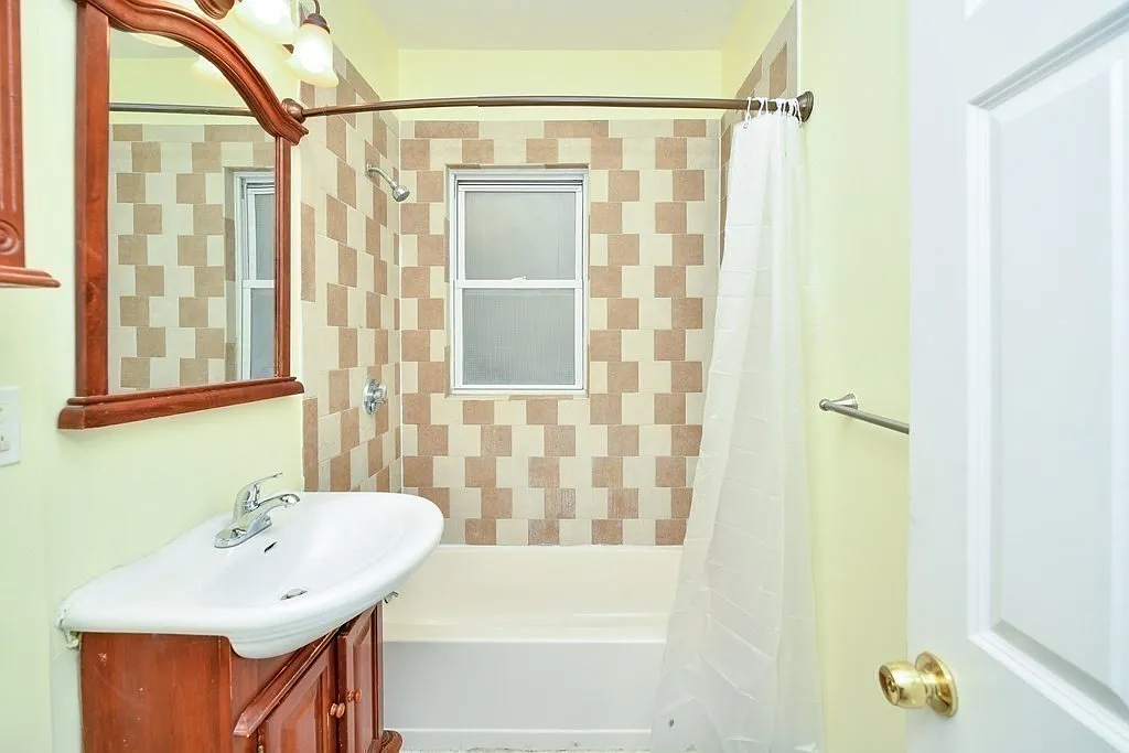 4 bed, 900 sqft, $3,600 — Photo 3