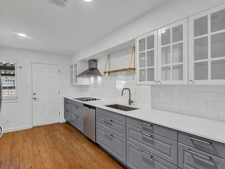 3033 SW Lydia Ave #107 — Photo 9