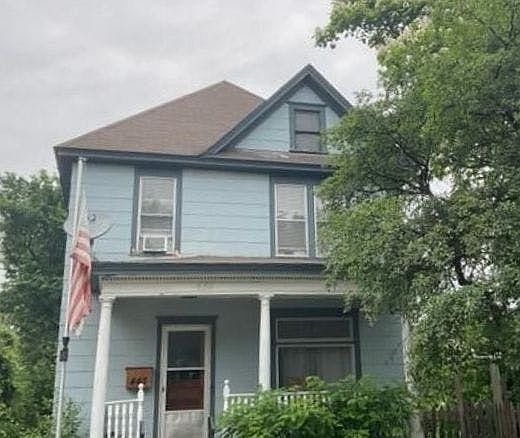 1st image of 445 Minnehaha Ave E