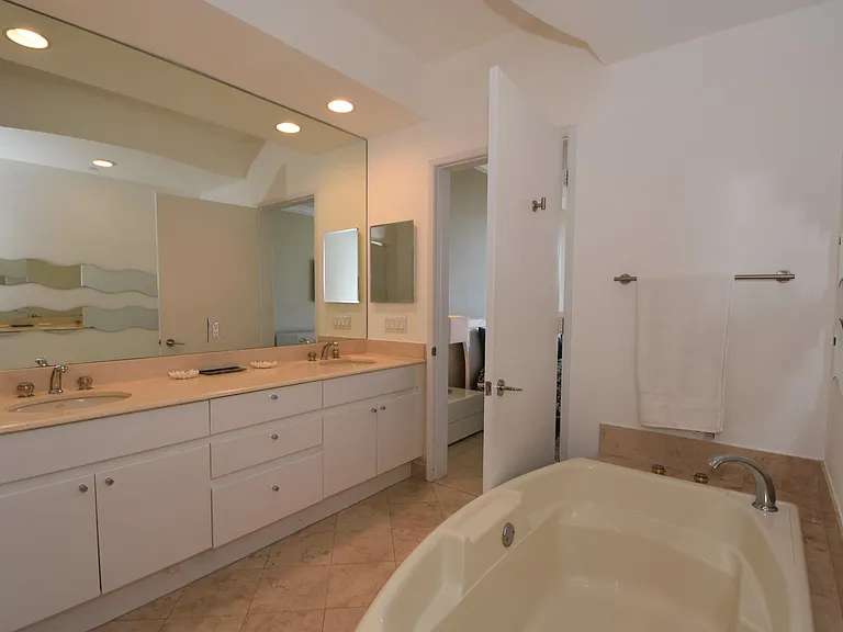 707 Crandon Blvd #Penthouse 8 — Photo 33