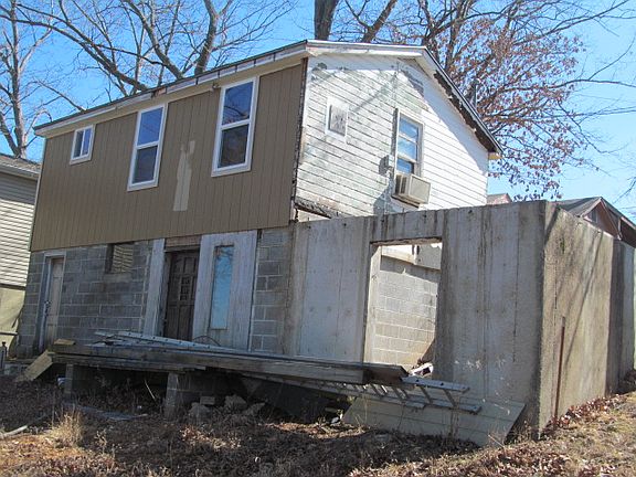 3rd image of 869 Applewood Dr