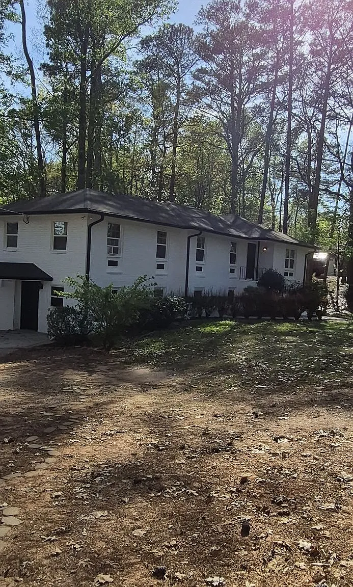 4 bed, 2.0 bath, 3293 sqft, $3,200 — Photo 1