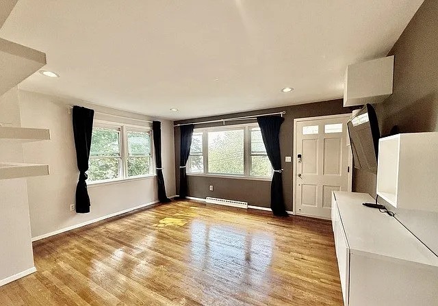 3 bed, 1040 sqft, $2,500 — Photo 4