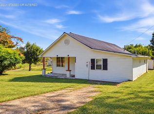 9590 Valley View Hwy, Whitwell, TN 37397
