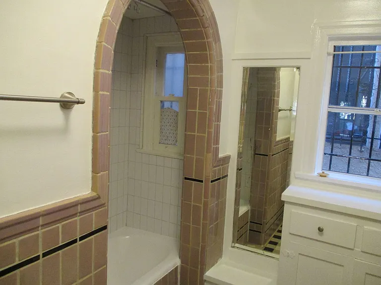 1086 88 Redondo Boulevard 5265 Edgewood Pl — Photo 22