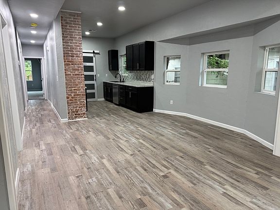 4th image of 520 E Creek Ave