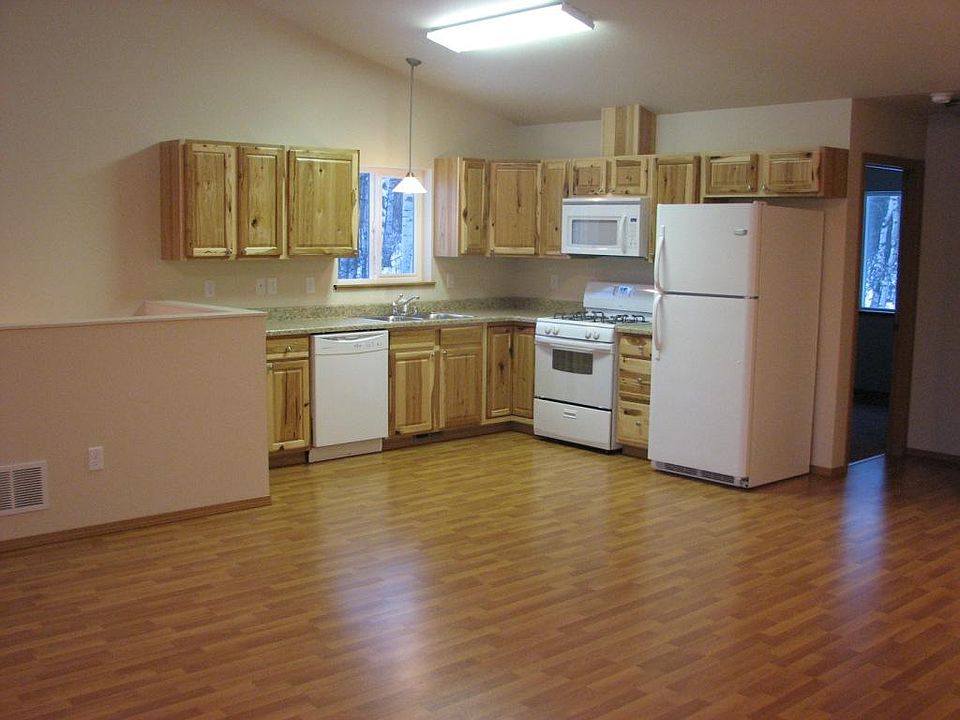 2nd image of 824 N Pinehurst Cir #A