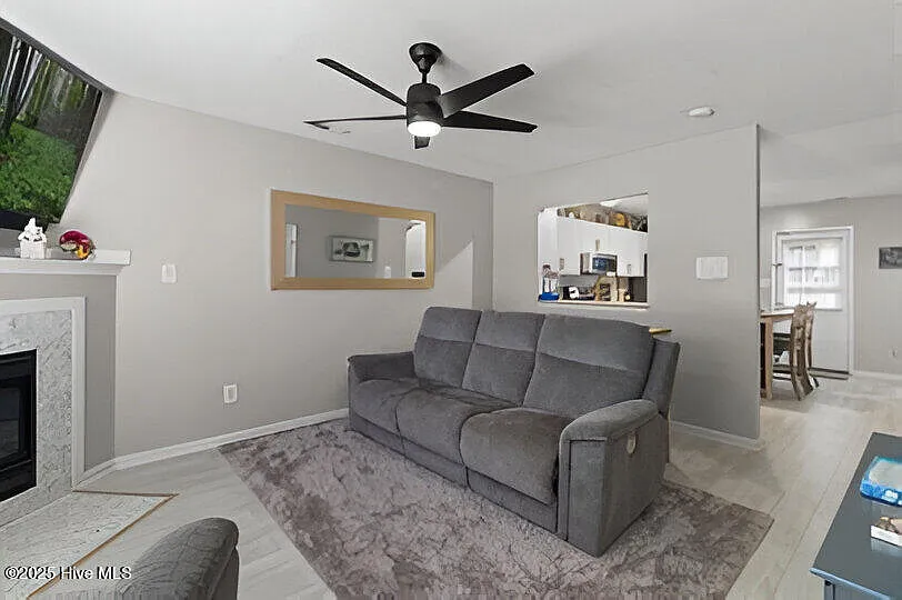 Building Photo - 305 Meadowbrook Ln